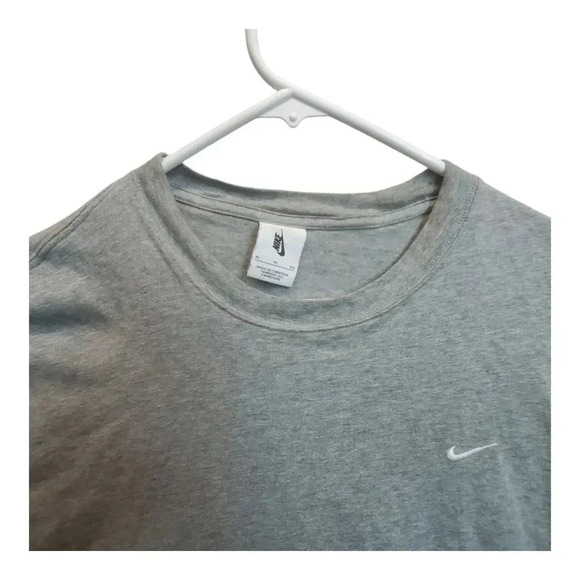 Nike Solo Swoosh Men XL Shirt Dark Grey Heather/White Embroidered Tee CV0559-063 - Picture 9 of 11